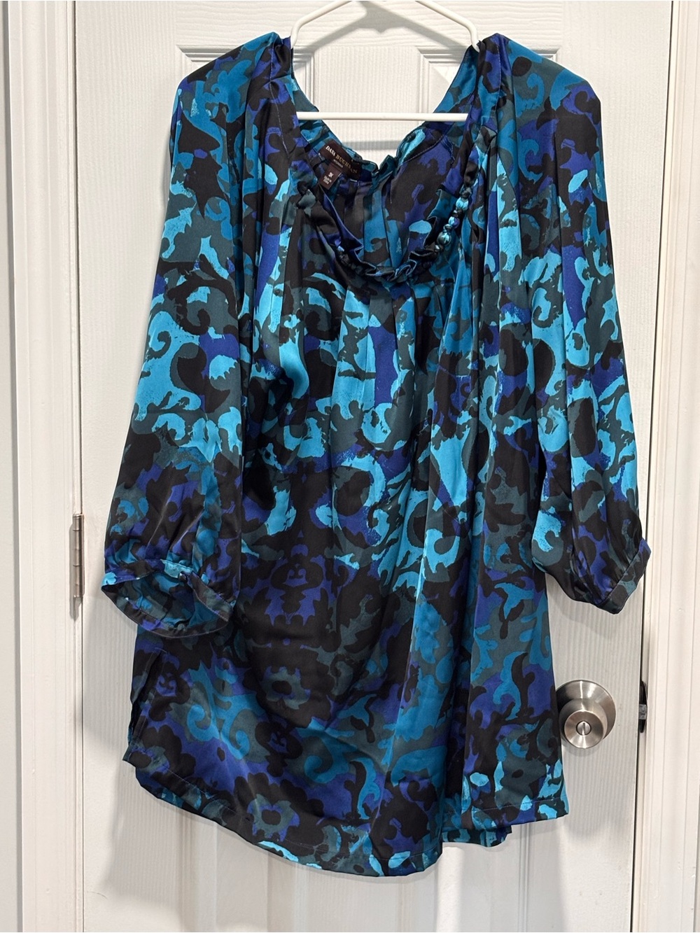 Dana Buchman Blue & Black Abstract Floral V-Neck Blouse with 3/4 Sleeves - Picture 2 of 8